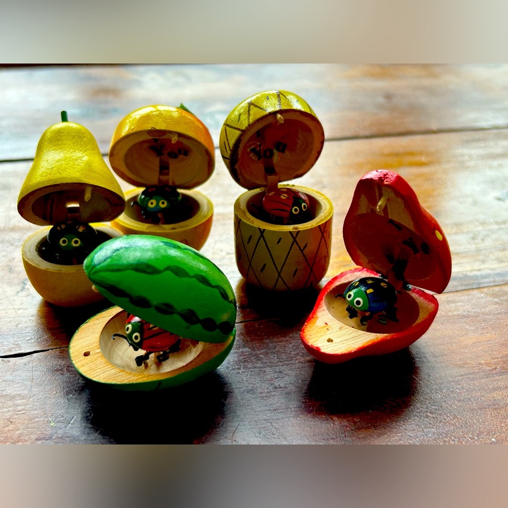Vintage Kitschy Jitterbug Fruit